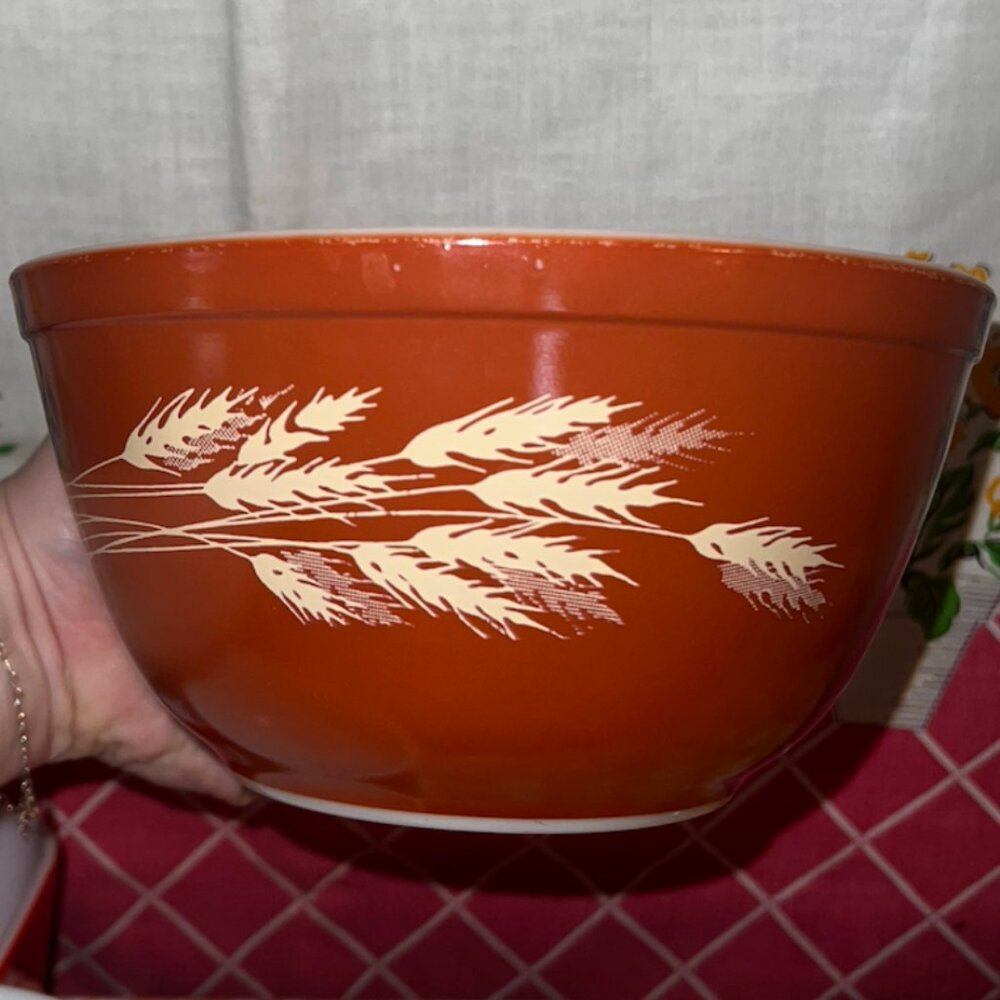 Vintage Pyrex Autumn Harvest Wheat Nesting Mixing Bowl